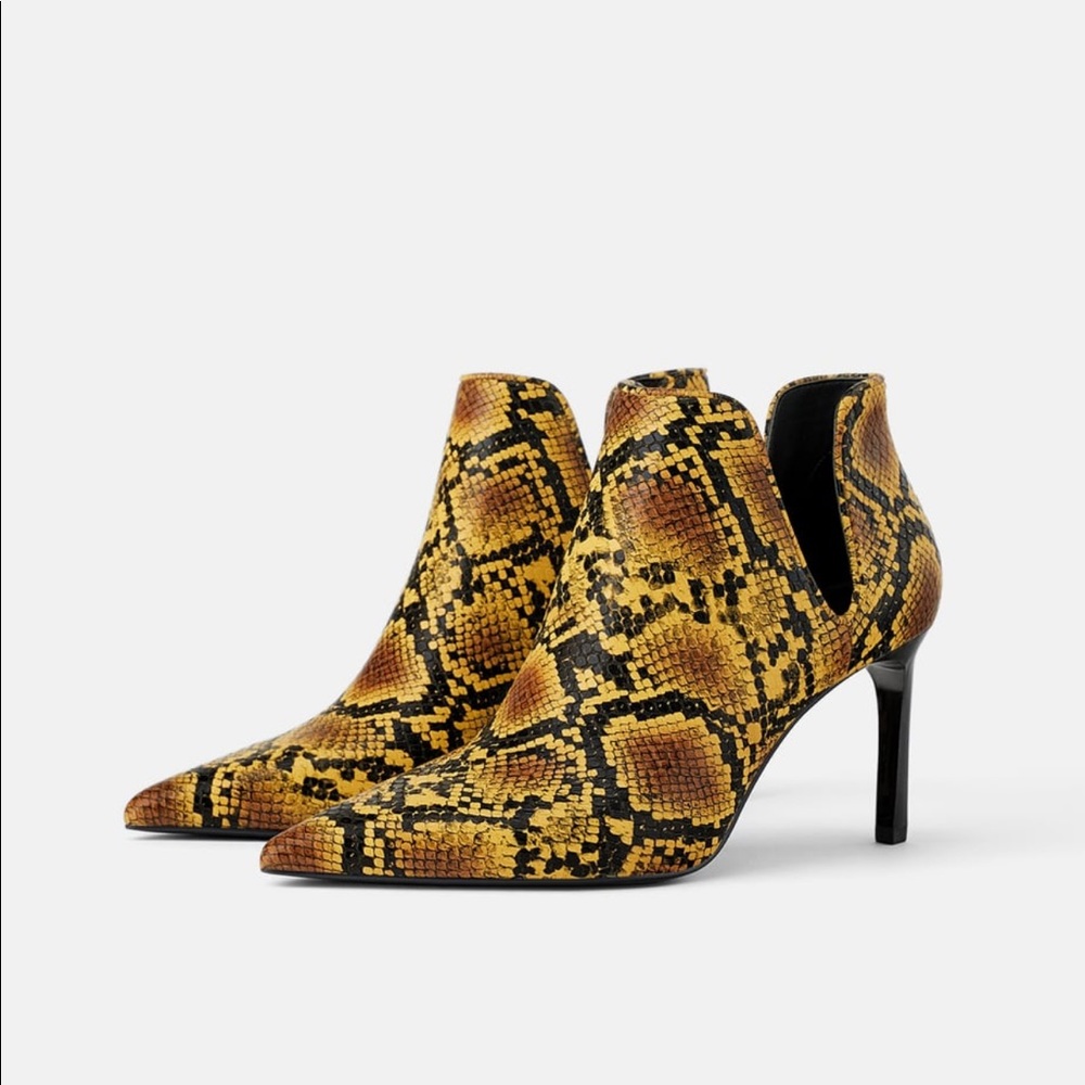 ZARA MID-HEIGHT HEELED ANIMAL PRINT ANKLE BOOTS